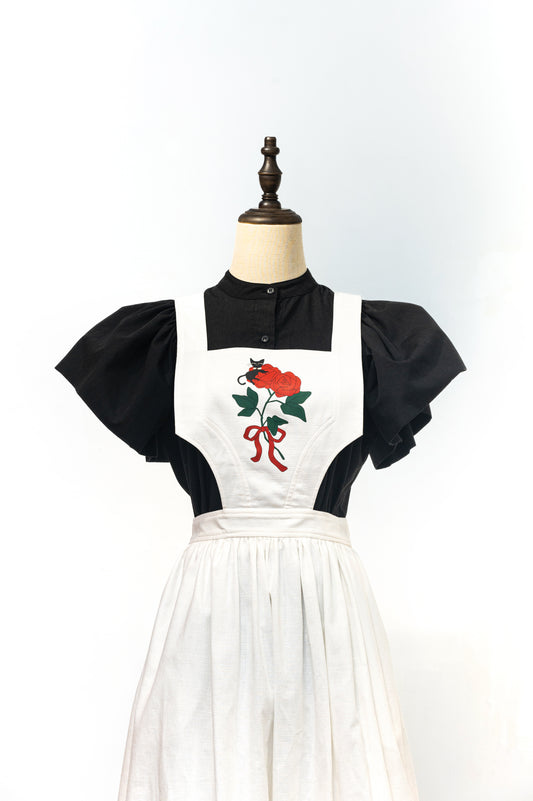 【TASOYA Maro聯名系列】エプロンの黒猫 吊帶洋裝〈白色〉