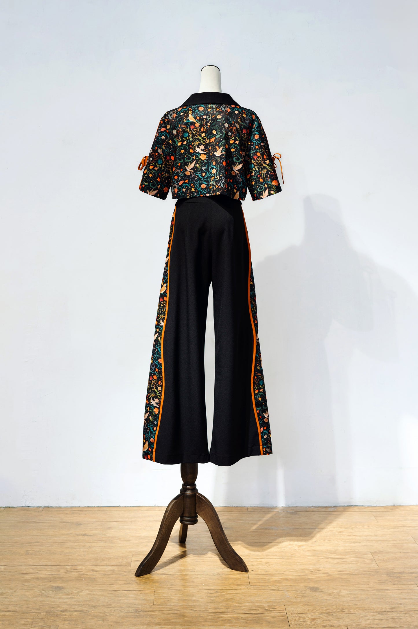 【YASHIRO Nanaco 聯名系列】Chirping and Passion 短版上衣